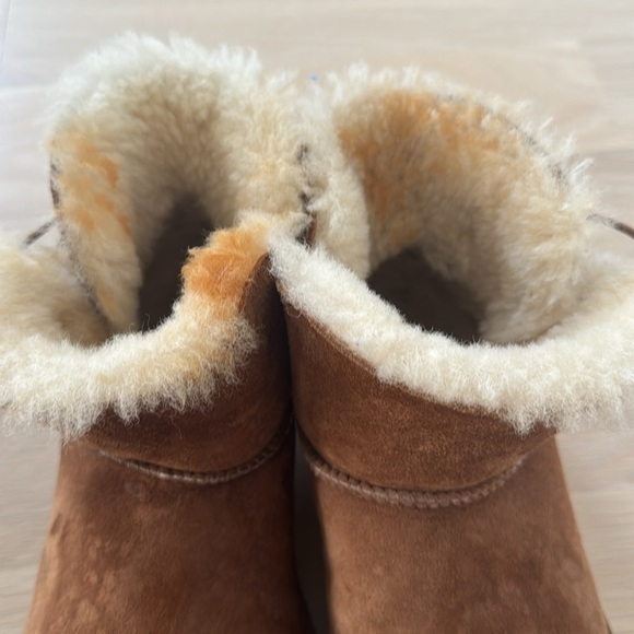 Uggs size 8 - Picture 3 of 4
